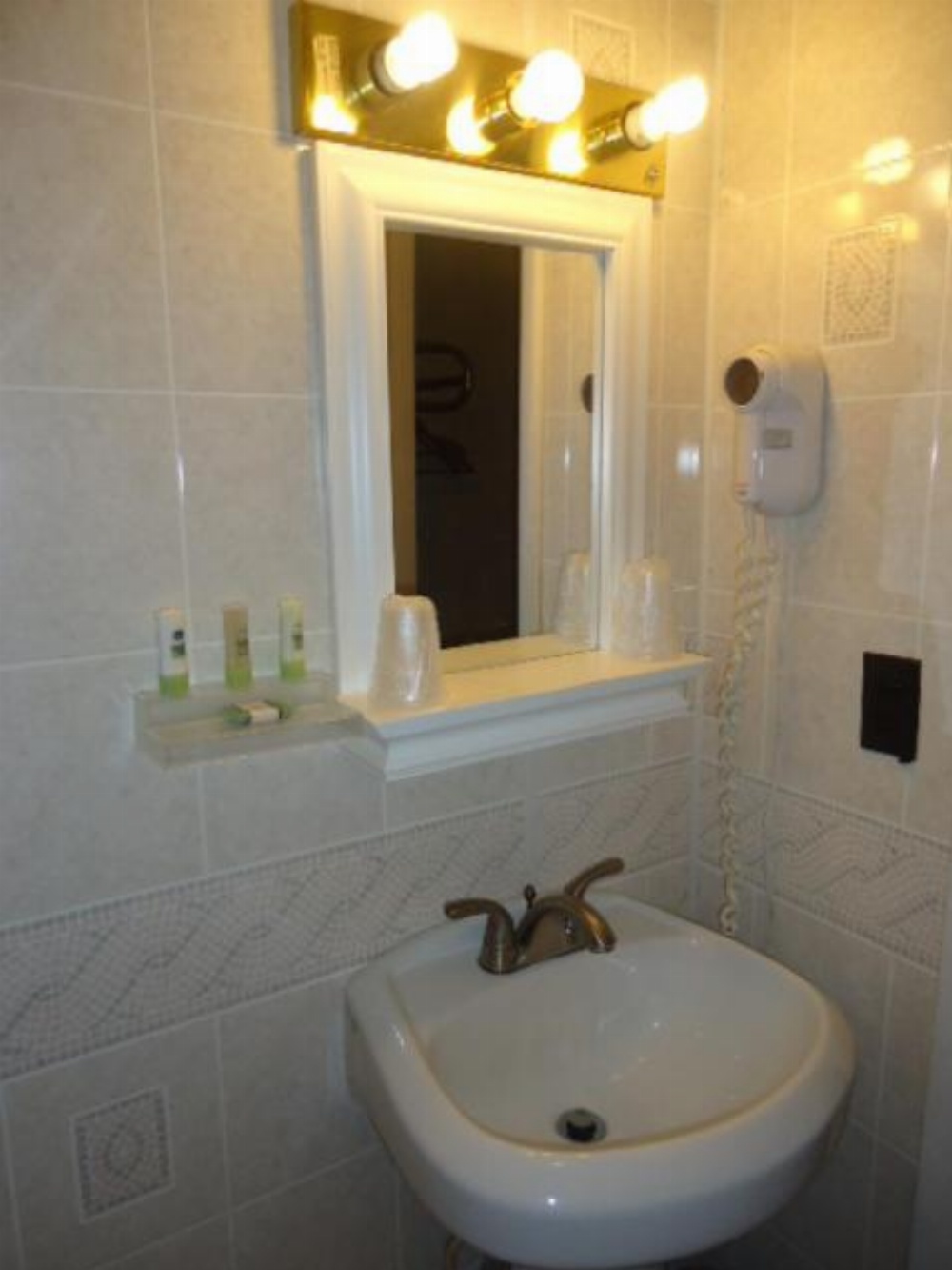 Room image 4